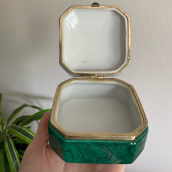 Vintage Malachite jewelry box - Picture 3 of 4